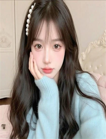 《脸盲少女的未知爱情》不同导演版本比较标杆式的：艺术风格差异深入分析